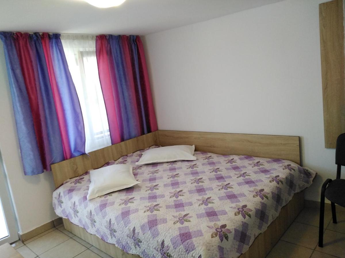 Homestay Vilele Bianca *