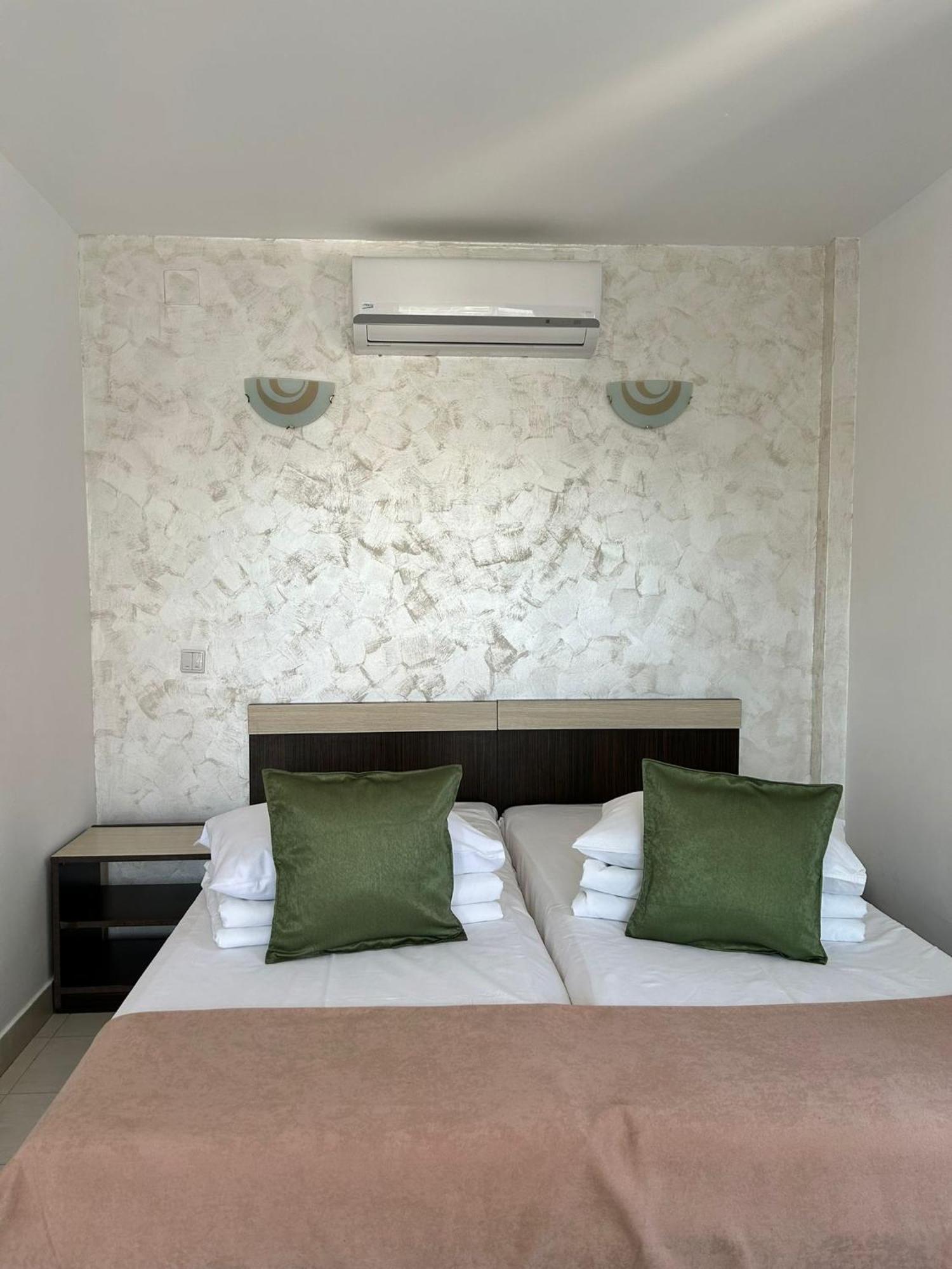 Homestay Vilele Bianca *
