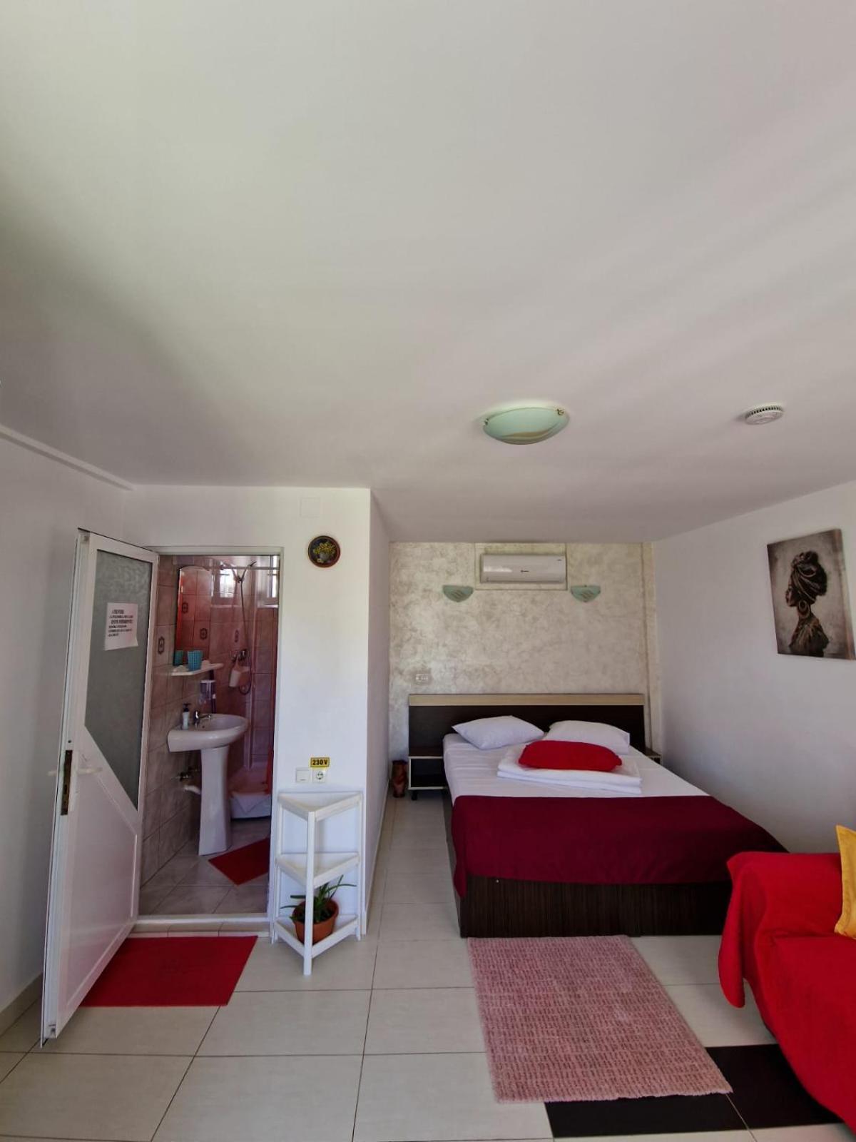 Homestay Vilele Bianca *